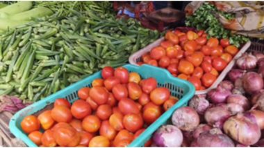 Vegetables Price Hike: सब्जियों की बढ़ती कीमतों ने बिगाड़ा रसोई का बजट, बाजार में 100 रुपये प्रति किलो बिक रहा है टमाटर