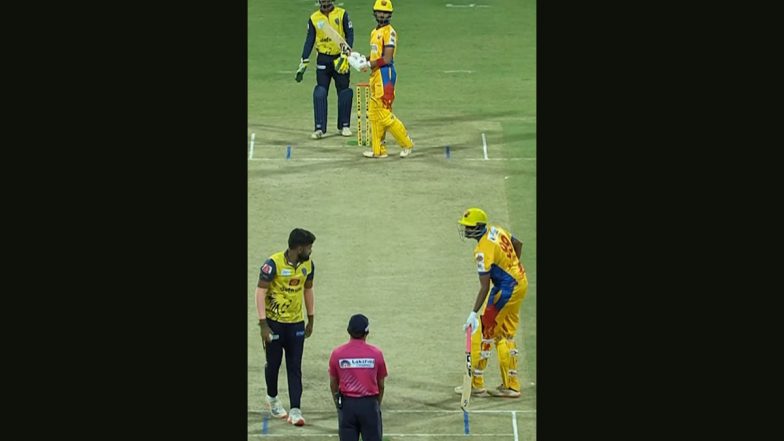 Mankad Warning&nbsp;To&nbsp;Ashwin:&nbsp;TNPL 2024&nbsp;में नॉन-स्ट्राइकर एंड पर&nbsp;रवि अश्विन को ही मिल गया मांकड़ रन आउट की चेतावनी, देखें मजेदार वीडियो