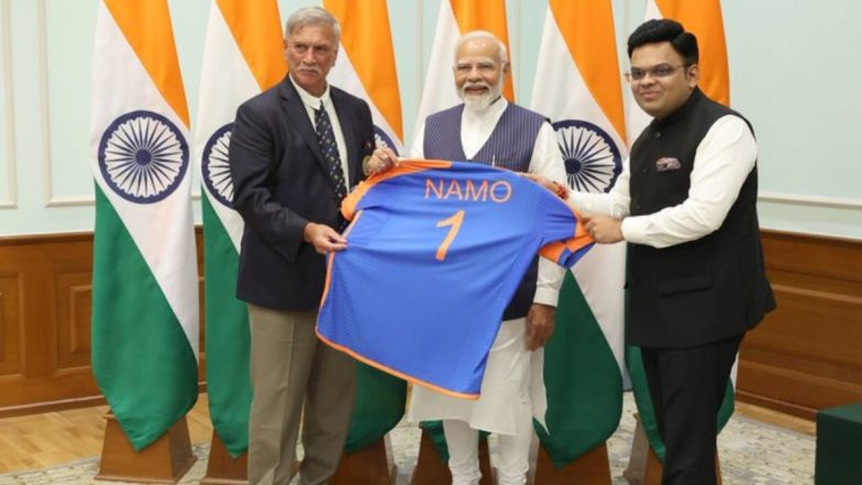 BCCI Presented 'Namo 1' Jersey To PM Modi: बीसीसीआई सचिव जय शाह और अध्यक्ष रोजर बिन्नी ने पीएम मोदी को 'नमो 1' जर्सी भेंट की, देखें तस्वीर