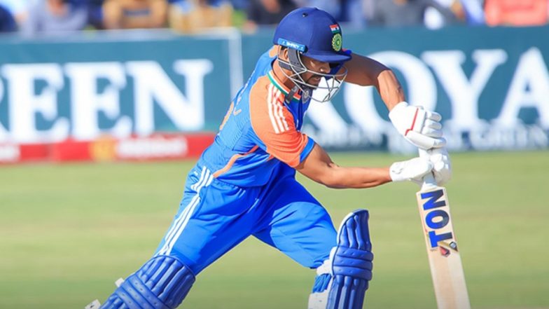 Ruturaj Gaikwad Half Century: रुतुराज गायकवाड़ ने ठोका ताबड़तोड़ अर्धशतक, टीम इंडिया बड़े स्कोर की तरफ