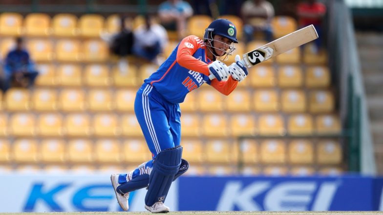 Smriti Mandhana Half Century: पहले वनडे में स्मृति मंधाना ने जड़ा अर्धशतक, टीम इंडिया ने बनाई मैच पर मजबूत पकड़