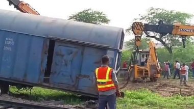 Goods Train Derailed in Alwar: अलवर में मालगाड़ी के तीन डिब्बे पटरी से उतरें, ट्रनों की आवाजाही बाधित, देखें वीडियो