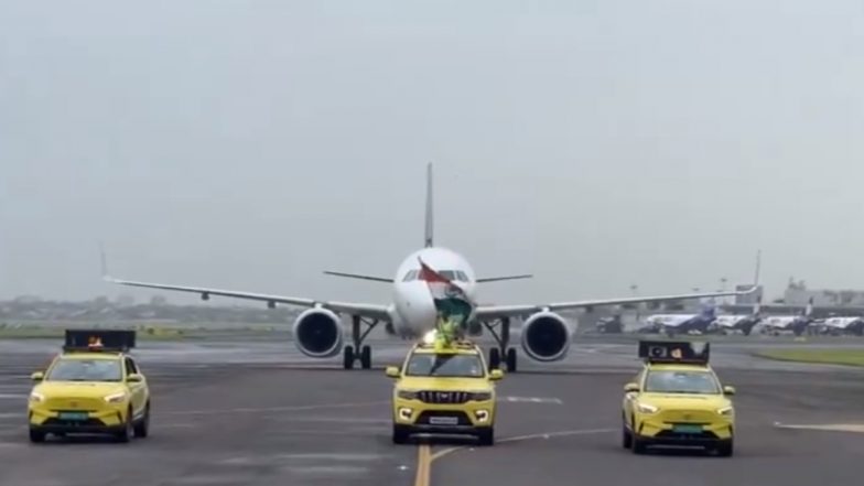 Victory Parade By Mumbai Airport Authorities: मुंबई एयरपोर्ट के अधिकारियों ने इस अनोखे अंदाज में दी टीम इंडिया को विजय परेड, देखें वीडियो