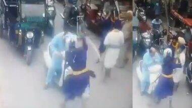 Attack Video: पंजाब में तलवारों से ताबड़तोड़ वार! निहंगों ने संदीप थापर पर किया हमला! वीडियो आया सामने