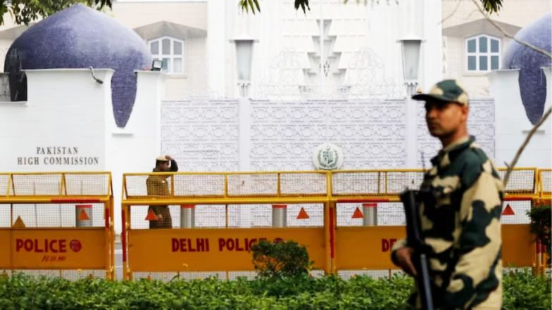 Shocking! पाकिस्तानी दूतावास के स्टाफ पर भारतीय महिला के साथ छेड़छाड़ का आरोप, कर्मचारी को देश से निकाला गया