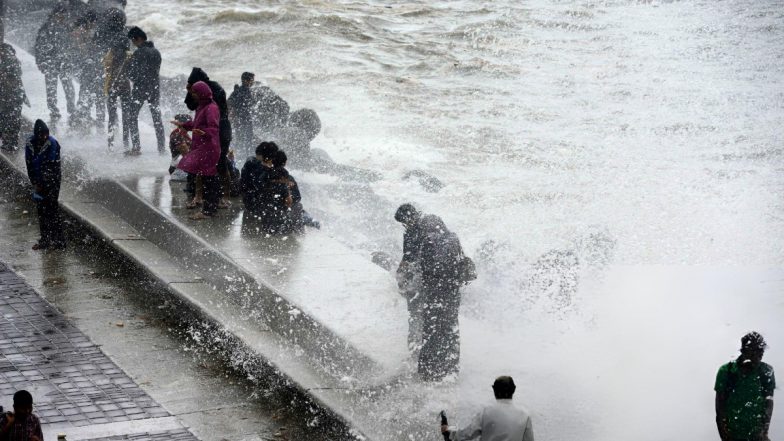 Mumbai Rain & High Tide Alert: मुंबई में भारी बारिश का अलर्ट! हाई टाइड की चेतावनी जारी, समंदर में उठ रहीं ऊंची-ऊंची लहरें