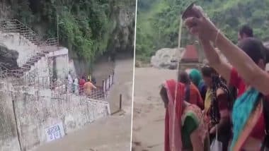 Uttarakhand Rains: रुद्रप्रयाग में भारी बारिश के कारण उफान पर अलकनंदा, कोटेश्वर मंदिर की गुफा डूबी (Watch Video)