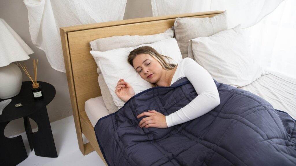 Sleep Divorce: क्या है स्लीप डिवोर्स? आखिर क्यों पति-पत्नी अलग-अलग बिस्तर पर सोने के लिए हो जाते हैं मजबूर