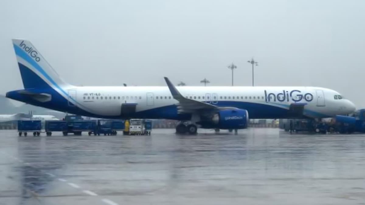 Mumbai Rains: भारी बारिश से फिर पानी-पानी हुई मुंबई, फ्लाइट्स पर असर; रेल सेवा भी हुई बाधित