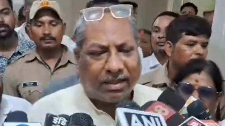 Ayodhya Rape Case: अयोध्या में 13 साल की बच्ची को इंसाफ दिलाने के लिए फफक-फफक कर रोए संजय निषाद