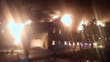 Belagavi Factory Fire Video: बेलगावी में सेलो टेप फैक्ट्री में लगी भीषण आग, तीन झुलसे