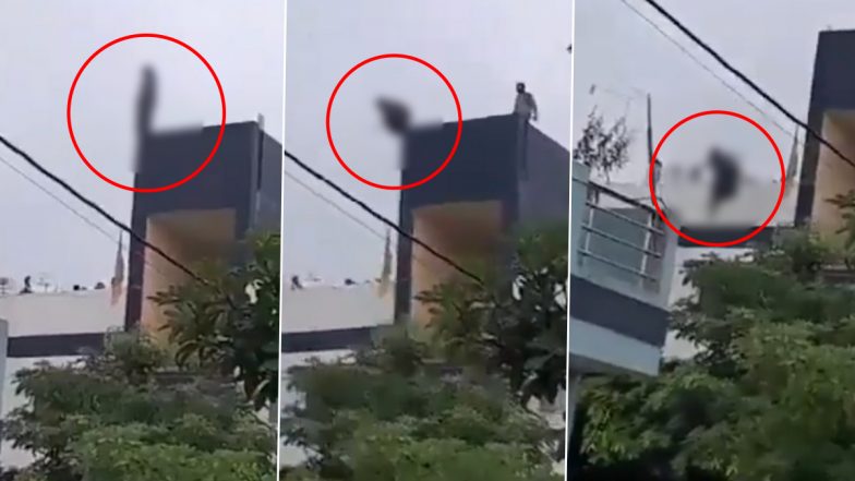 Indore Shocker: पति से विवाद के बाद पत्नी ने की छत से कूदकर आत्महत्या, तीसरे फ्लोर से लगाई नीचे छलांग, मध्यप्रदेश के इंदौर की घटना का वीडियो हुआ वायरल-Video