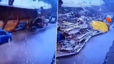 Viral Video: सड़क से छाता लेकर जा रहा था शख्स, अचानक गिरी एक बड़ी दीवार, किस्मत से बची जान, वीडियो देखकर सहम जाएंगे