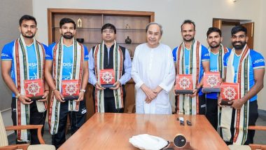 Naveen Patnaik Honored Hockey Team: ओडिशा के पूर्व मुख्यमंत्री नवीन पटनायक ने ओलंपिक में कांस्य पदक जीतने वाली हॉकी टीम को सम्मानित किया