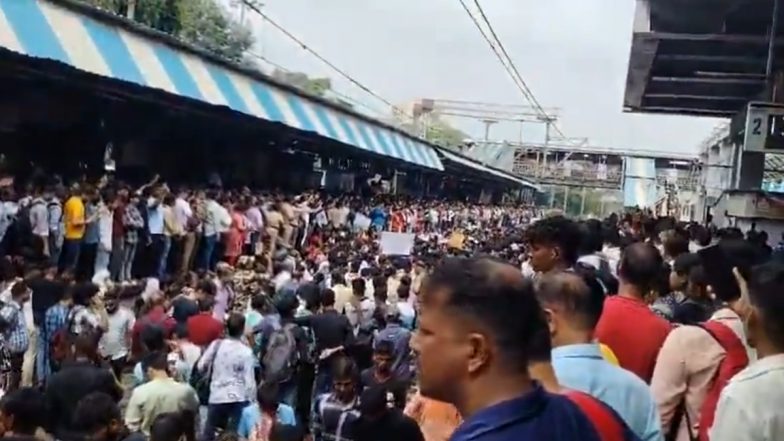 Badlapur Sexual Assault Case: नाबालिग दो बच्चियों से स्कूल में यौन शोषण, विरोध में बदलापुर में रेल रोको आंदोलन, मुंबई लोकल ट्रेन सेवा प्रभावित; VIDEO