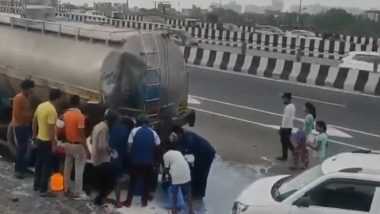 Ghaziabad Road Accident: शर्मनाक! गाज़ियाबाद में दूध टैंकर-ट्रक के बीच भीषण टक्कर, मदद के लिए नहीं दूध लूटने में लगे रहे लोग- VIDEO