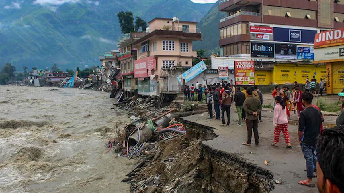 हिमाचल प्रदेश में भारी बारिश जारी, 197 सड़कें अभी भी बंद, मौसम विभाग ने जारी किया अलर्ट