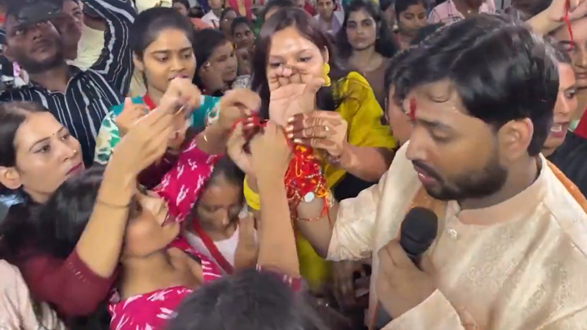 Khan Raksha Khan Sir Celebrates Raksha Bandhan with Students: खान सर ने पटना में ...