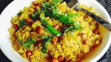 Video: एक बड़े होटल में खाने के पोहे में मिली इल्लियां और चींटियां, भंडारा जिले के तुमसर की घटना का वीडियो वायरल