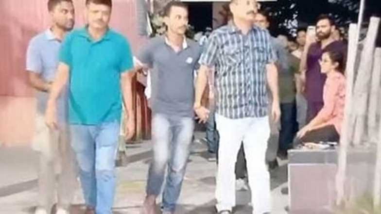 Kolkata Doctor Rape Murder Case: कोलकाता डॉक्टर रेप-मर्डर केस का मुख्य आरोपी संजय रॉय कौन है? यहां पढ़ें घटना से जुड़ी चौंका देने वाली रिपोर्ट