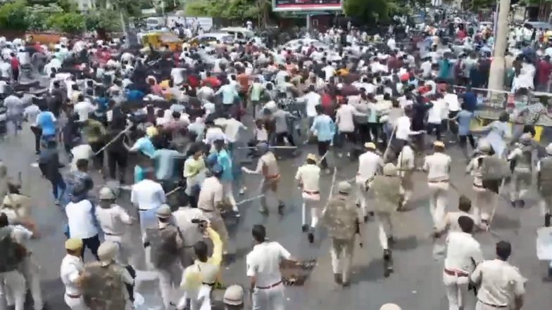 Video: मंदिर में गाय की पूंछ मिलने की घटना से शहर में गुस्सा, लोगों ने भीलवाड़ा में जबरन दुकाने बंद करने की कोशिश की, पुलिस ने किया लाठीचार्ज