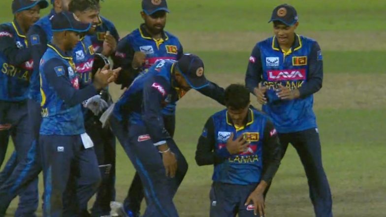 IND vs SL 2nd ODI Live Score Update: चरिथ असलांका ने श्रीलंका की टीम को दिलाई आठवीं सफतला, वॉशिंगटन सुंदर को बनाया अपना शिकार
