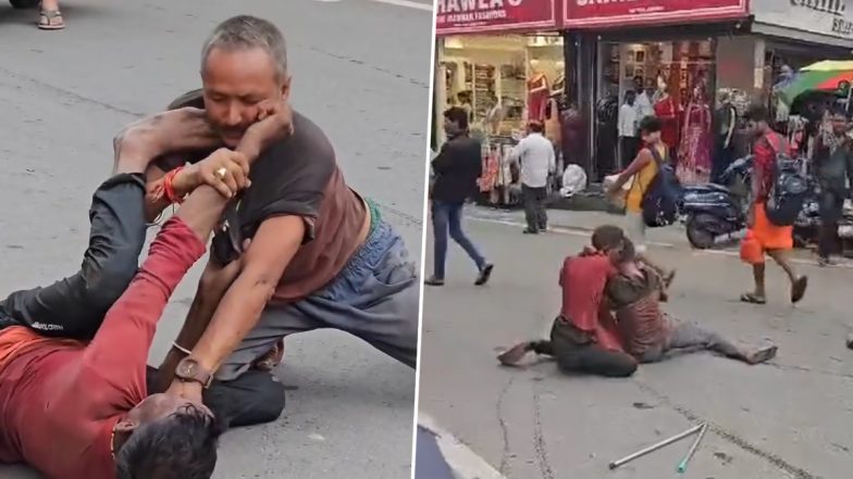 Video: दो शराबियों में बीच सड़क पर हो रही है कुश्ती, ऋषिकेश का वीडियो सोशल मीडिया पर वायरल