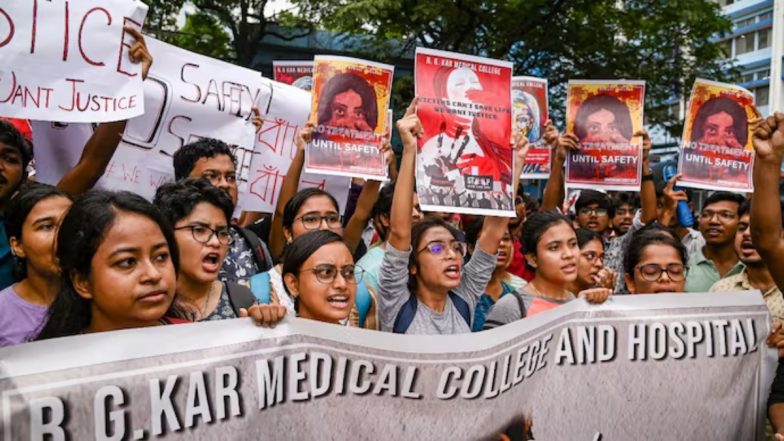 Kolkata Doctor Rape Murder: डॉक्टर की डेड बॉडी से बदली गई थी चादर? कोलकाता पुलिस ने दी ये सफाई
