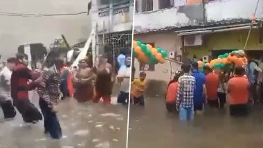 Viral Video: वडोदरा में बारिश के पानी से लबालब भरी सड़क पर गरबा खेलते दिखे लोग, वीडियो हुआ वायरल