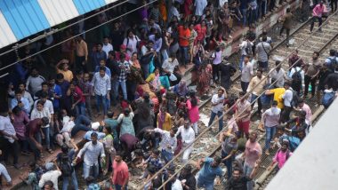 Badlapur Protests: बदलापुर में विरोध प्रदर्शन के चलते सेंट्रल रेलवे सेवाएं प्रभावित, अंबरनाथ के आगे नहीं चल रही ट्रेनें