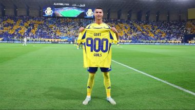 Ronaldo Special Jersey For 900-Goal Milestone: क्रिस्टियानो रोनाल्डो को 900 गोल के माइलस्टोन पर मिला खास जर्सी, अल-नासर बनाम अल-अहली मैच में नए रंग में आए नजर, देखें वीडियो