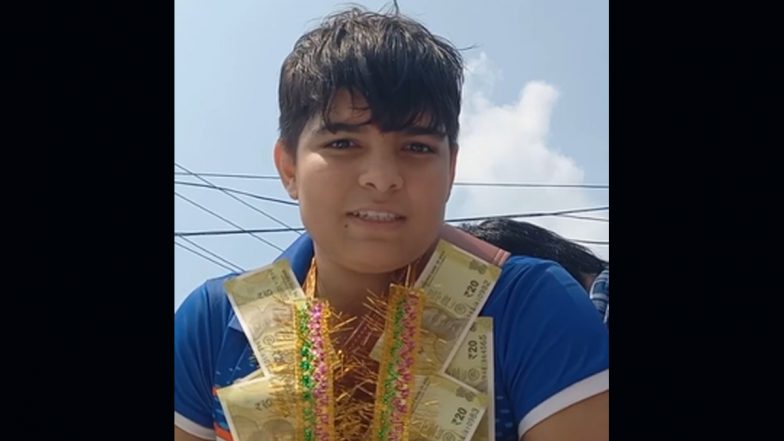 वर्ल्ड कुश्ती चैंपियनशिप में गोल्ड मेडल जीतने वाली जूनियर महिला पहलवान काजल का सोनीपत में जोरदार स्वागत