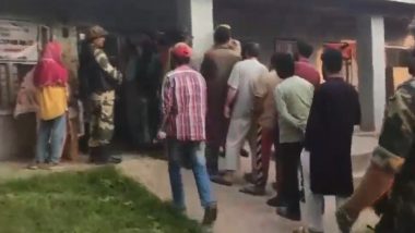 J&K Election Phase 2 Voting: जम्मू-कश्मीर के छह जिलों की 26 सीटों पर दूसरे चरण के लिए मतदान जारी, लोगों में वोटिंग को लेकर दिखा उत्साह; VIDEO