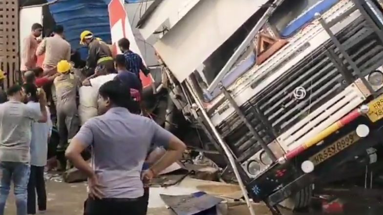 Lucknow Building Collapse: लखनऊ के ट्रांसपोर्ट नगर में 3 मंजिला इमारत ढही, कई लोगों के दबे होने की आशंका; VIDEO