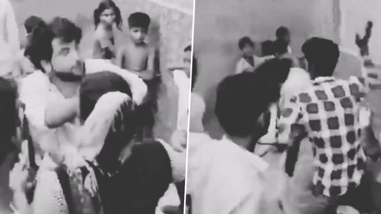 UP: हापुड़ में बच्चियों से अश्लील हरकतें करता था मंदिर का पुजारी, लोगों ने शख्स को पीटा- Video
