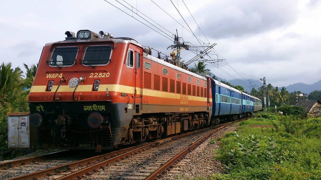 Holi Special Train: रेलवे ने चलाई एक दर्जन से ज्यादा स्पेशल ट्रेनें, सफर होगा आसान