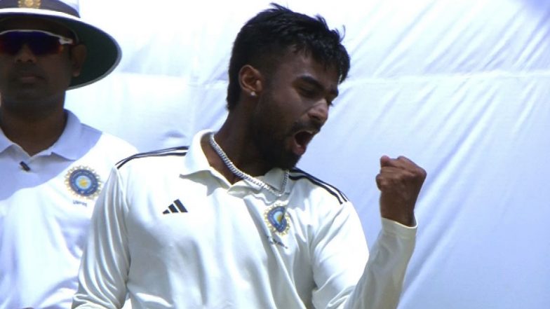 India C vs India D Scorecard: ऑलआउट के कगार पर पहुंचीं इंडिया डी की टीम, इंडिया सी ने बनाई मजबूत पकड़, देखें स्कोर