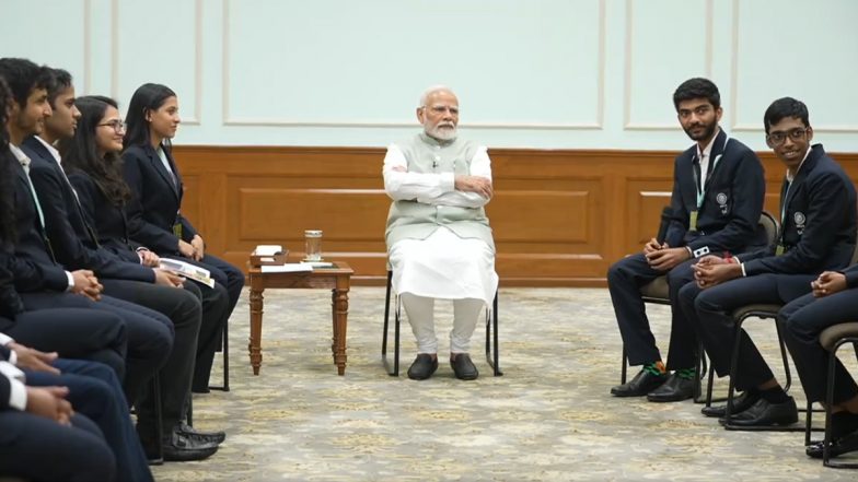 PM Modi Meets Chess Olympiad Champions: चेस ओलंपियाड विजेताओं से पीएम मोदी ने आवास पर की मुलाकात, एआई को लेकर पूछे सवाल