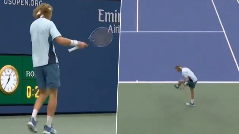 Andrey Rublev Slams Racquet With Hand:&nbsp;फ्रस्ट्रेशन में&nbsp;रैकेट को हाथ से&nbsp;मरते दिखें&nbsp;एंड्री रुबलेव,&nbsp;US ओपन में&nbsp;ग्रिगोर दिमित्रोव के खिलाफ अनफोर्स्ड एरर&nbsp; के चलते थे निराश, देखें वीडियो