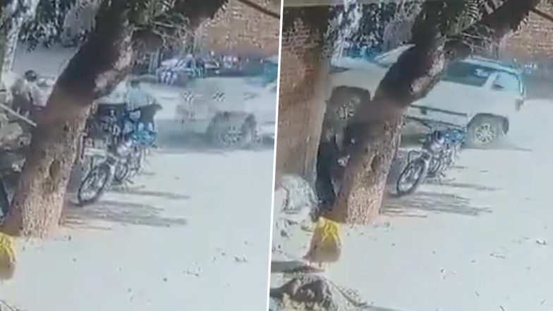 Video: घर के बाहर कुर्सी पर बैठे 4 लोगों को तेज रफ्तार स्कॉर्पियो ने कुचला, एक की मौत, उत्तरप्रदेश के बुलंदशहर की घटना का वीडियो आया सामने