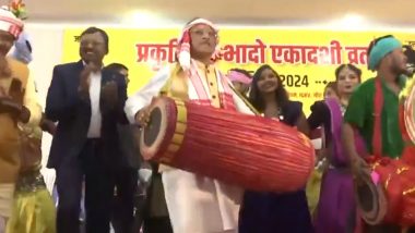 Karma Tihar Festival: छत्तीसगढ़ के CM विष्णु देव साय एक अलग अंदाज में दिखे, रायपुर में आयोजित करमा तिहार महोत्सव में ढोल बजाते आये नजर, देखें VIDEO