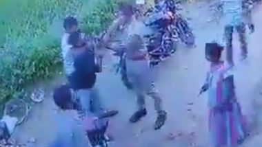 Video: पुलिसकर्मी ने बाइक सवार को मारा तो पलटकर युवक ने भी जड़ दिया थप्पड़, लखनऊ की घटना का वीडियो आया सामने