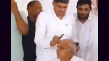 Bhupendra Singh Hooda Video: चुनाव प्रचार में गजब बिजी नेताजी, मंच पर हरियाणा के पूर्व सीएम हुड्डा को कंघी करते दिखा कार्यकर्ता, वीडियो वायरल