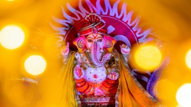 Ganpati Aarti With Lyrics & Video for Ganesh Chaturthi 2024: गणेश चतुर्थी 'परिवार और दोस्तों के साथ मनाने के लिए यहां देखें लिरिक्स के साथ गणपति आरती का पूरा संग्रह