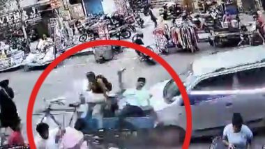 Accident Caught on Camera in Delhi: दिल्ली के मयूर विहार में दर्दनाक हादसा, तेज रफ्तार कार ने खोया नियंत्रण, कई घायल