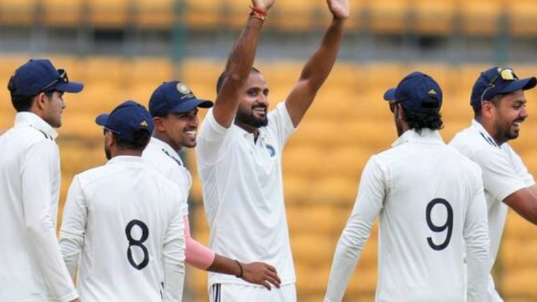 India B vs India C, Duleep Trophy 2024 Day 3 Scorecard: लंच ब्रेक तक भारत बी ने 3 विकेट के नुकसान पर बनाएं 260 रन, इंडिया सी बनाई 345 रनों की मजबूत बढ़त; यहां देखें INDB बनाम INDC स्कोरकार्ड