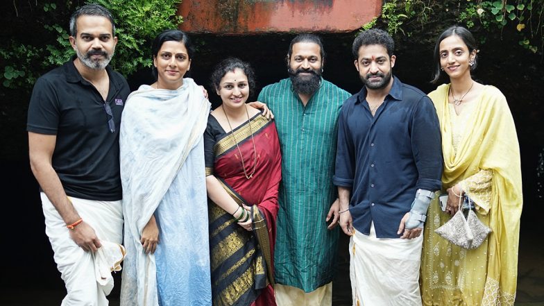 &lsquo;Devara&rsquo; एक्टर Jr NTR ने ऋषभ शेट्टी और प्रशांत नील के साथ की कर्नाटक के केशवनाथेश्वर मंदिर की यात्रा (View Pics)