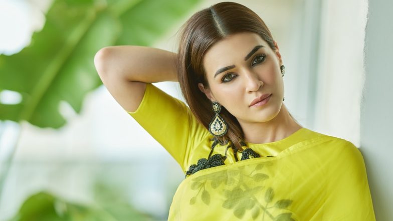 Kriti Sanon का ग्रीन साड़ी में दिखा स्टनिंग अवतार, एक्ट्रेस की खूबसूरती ने बढ़ाया सोशल मीडिया का तापमान (View Pic)