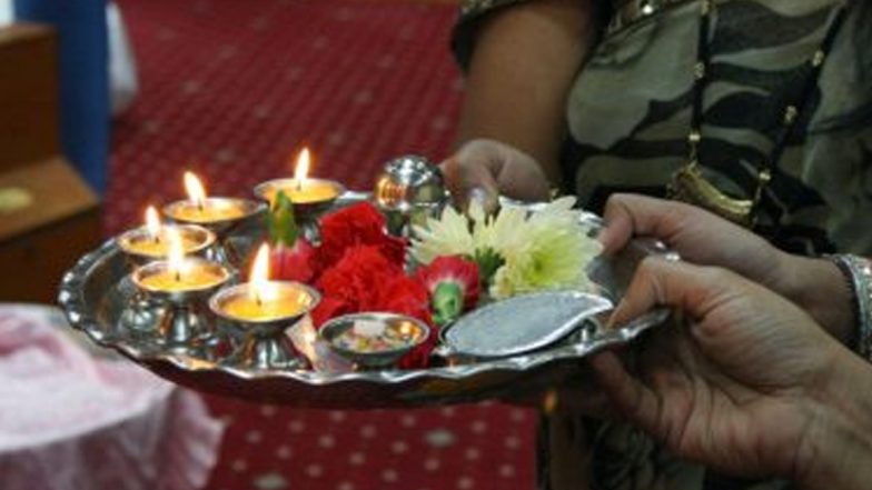 Vaikuntha Ekadashi 2025: बैकुंठ एकादशी पर हुबली के वेंकटरमण मंदिर में भक्तों की उमड़ी भीड़