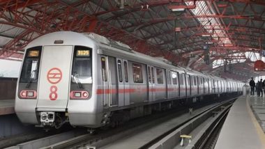 Noida Metro: अब मेट्रो में भी करिए मोबाइल चार्ज, एनएमआरसी ने शुरू की पावर बैंक की सुविधा